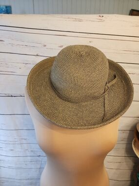 Woven Straw Sun Hat in Black and Natural Travel Kettle Brim